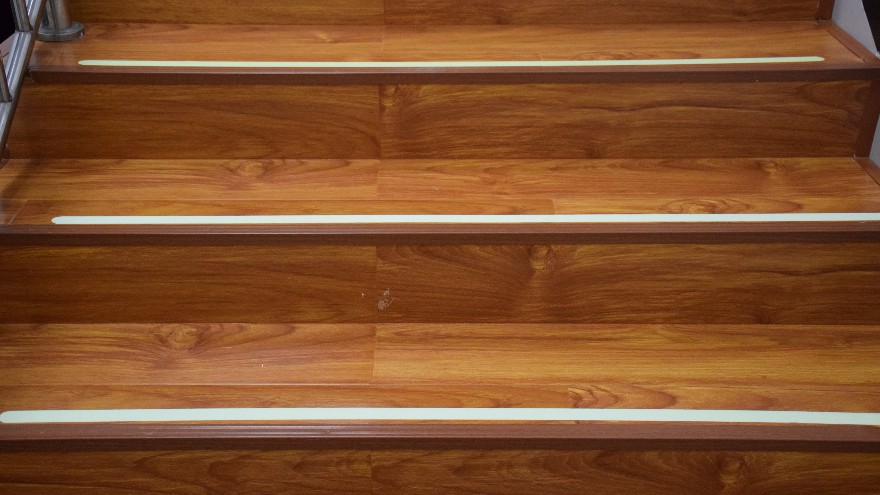 夜光楼梯防滑胶带，用在学校正合适！